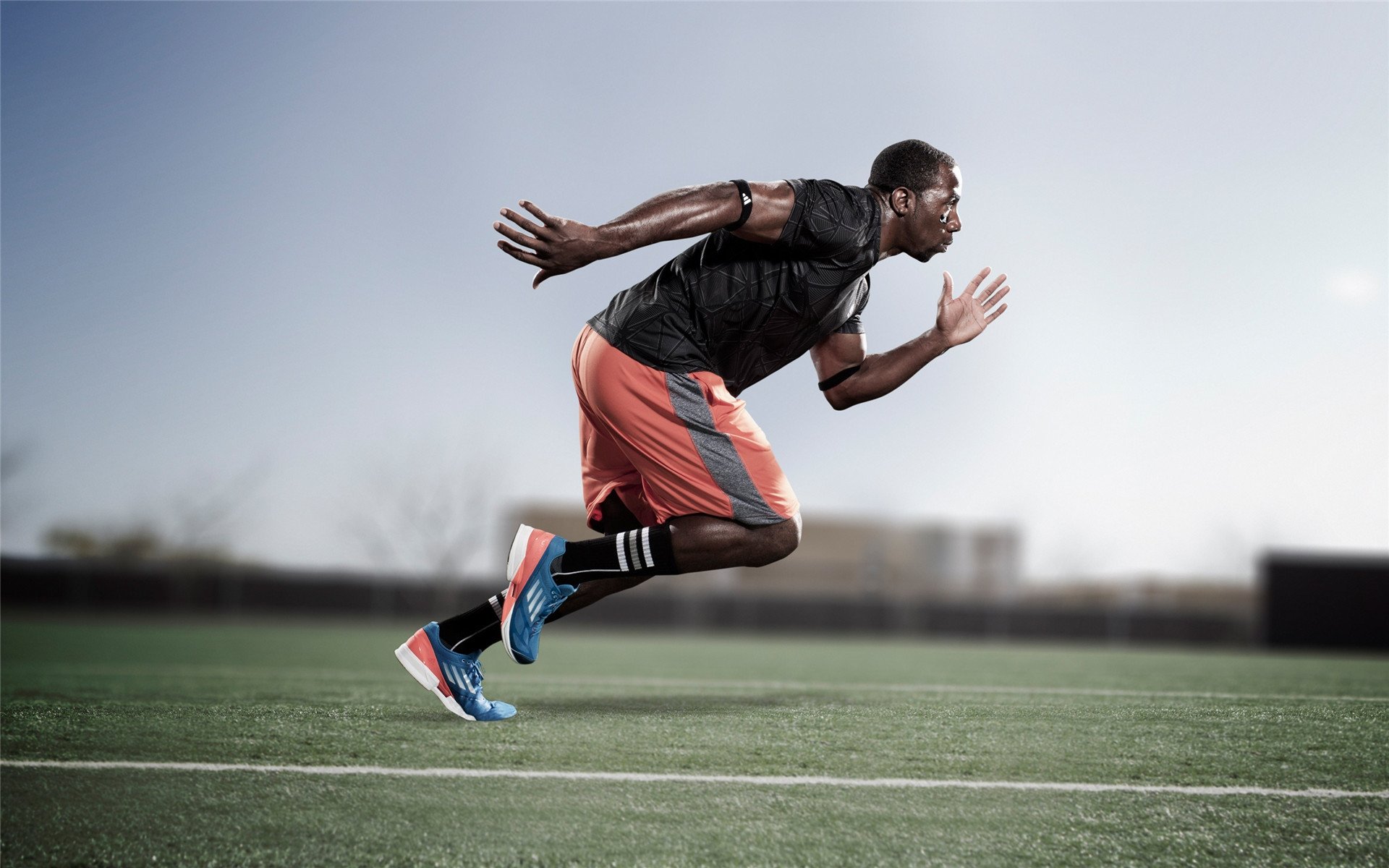 切尔西左路连续推进,恩昆库抽射将比分扩大